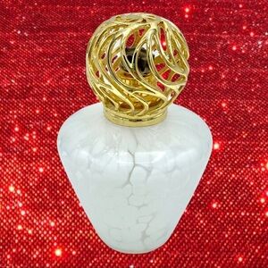Fragrance lamp white  6 1/2”
6 1/2” tall
No chips